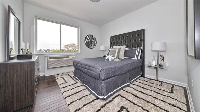 Building Photo - 304 Broadway-