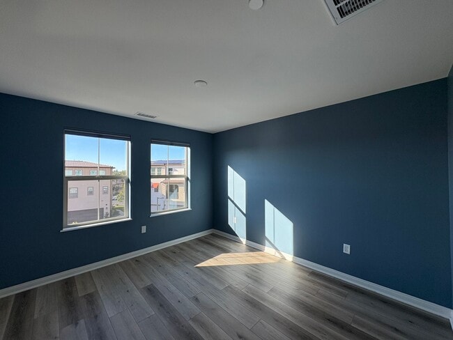 Building Photo - Modern Turn-Key Three-Story Townhome