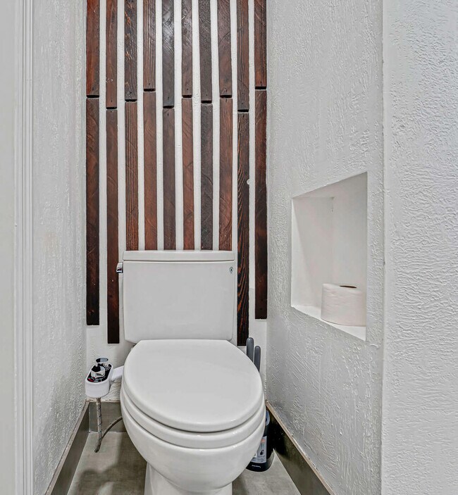Building Photo - 532 N Palmway