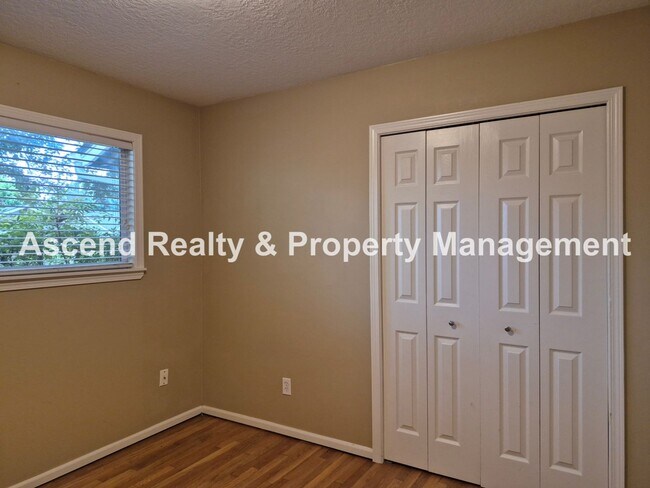 Building Photo - Available Now Prime Terra Linda Location One Level Home Large Fenced Yard & Attached Garage Walk ...
