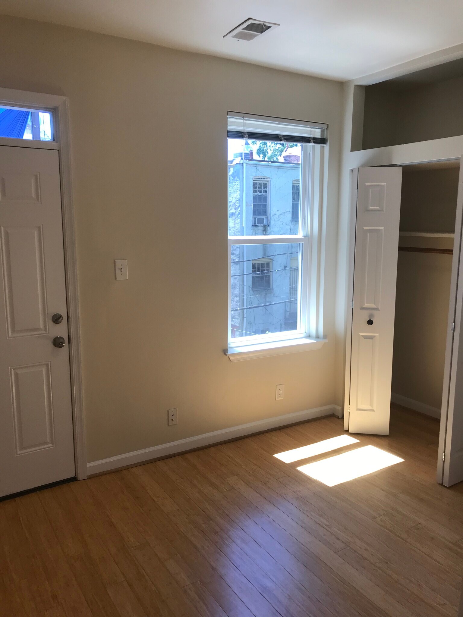 Larger/rear bedroom - 1448 Newton St NW