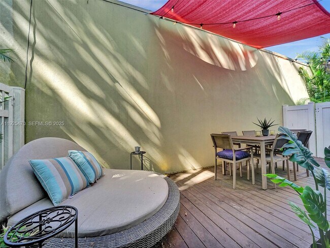 Building Photo - 2356 Wilton Dr