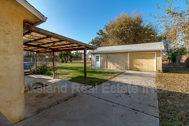 Building Photo - 7937 Endow Rd S