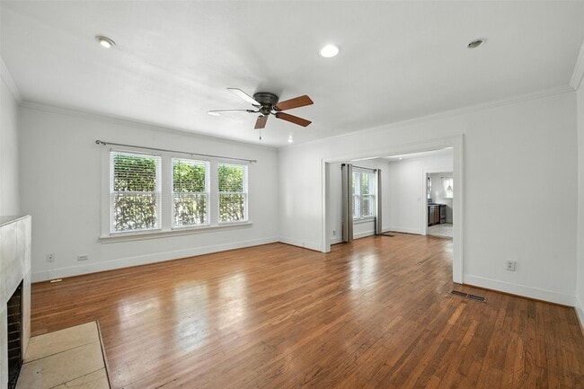 Building Photo - 4036 Dexter Ave