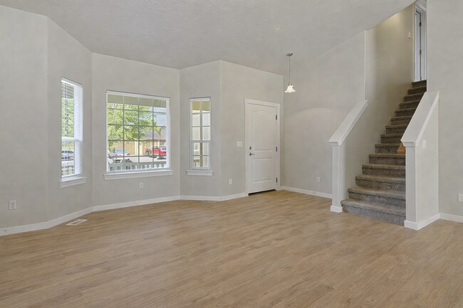 Building Photo - 3456 N Maplestone Ave