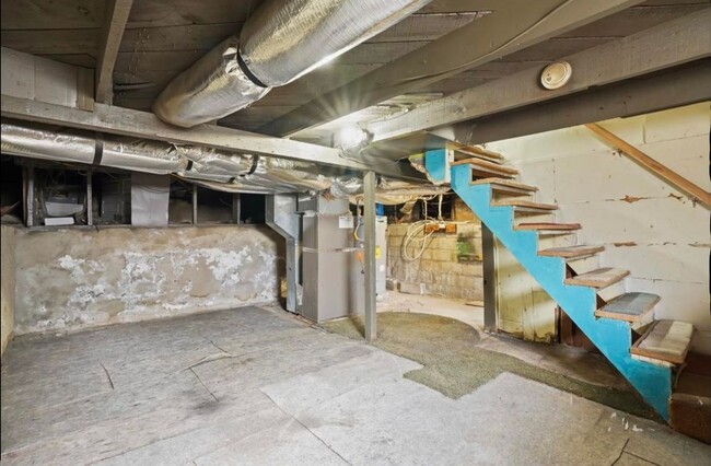 Basement - 724 15th Ave S