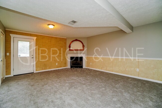 Building Photo - 1628 Westmeadow Drive