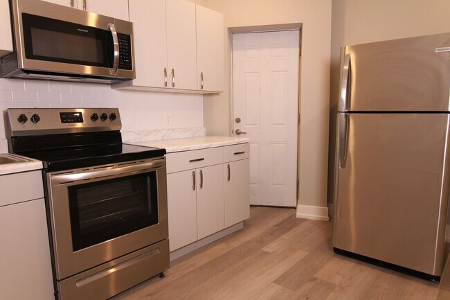 Building Photo - 1649 Pratt St