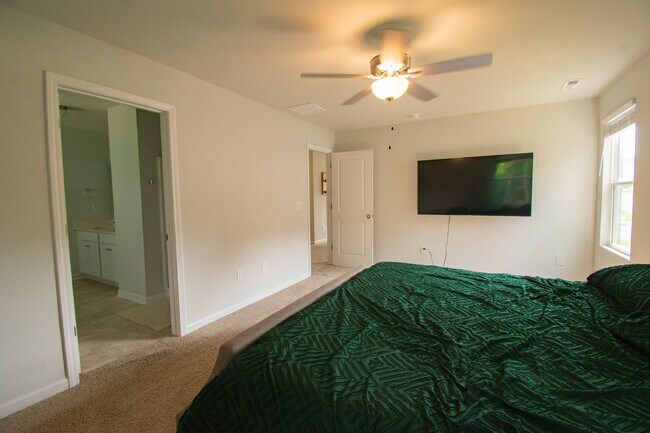 Building Photo - Coming Soon! 4 Bedroom 3 Bathroom- Dogs Okay!