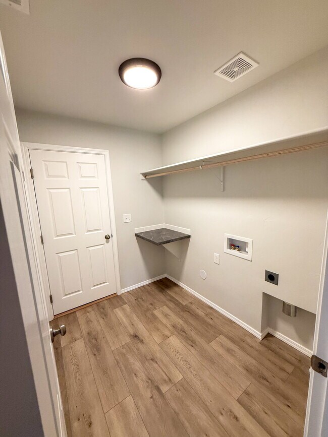 Building Photo - 1367 Silver Vly St