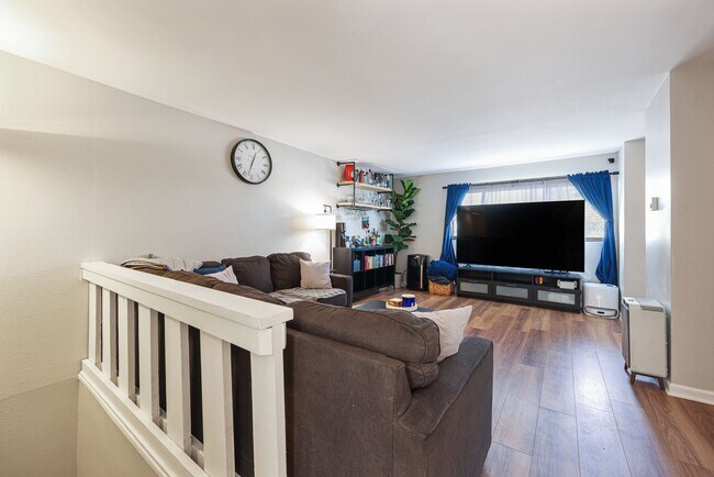 Building Photo - Charming 3-Bedroom Home in Gated South Par...