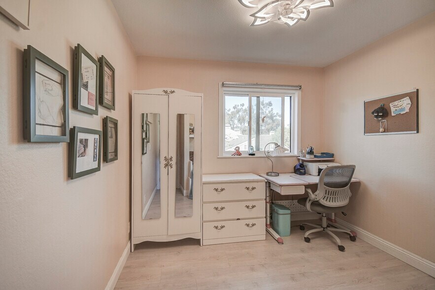 Building Photo - 11 Seamist Ct