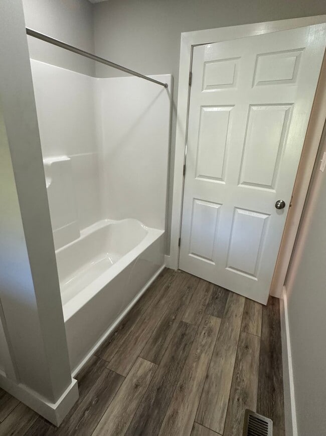 Building Photo - Cute 2BR, 1 Ba cottage in the country - Newly renovated