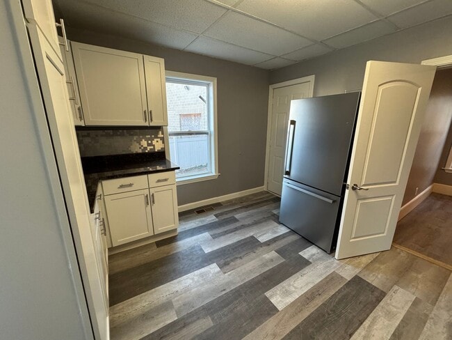 Building Photo - 14 Hillside St