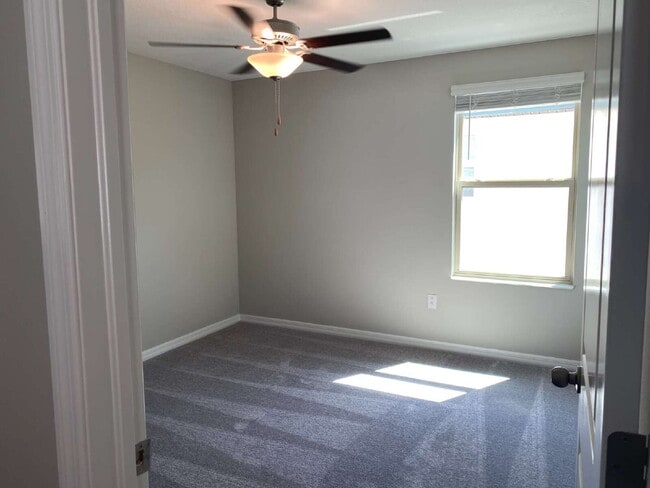 Building Photo - 7031 Samuel Ivy Dr