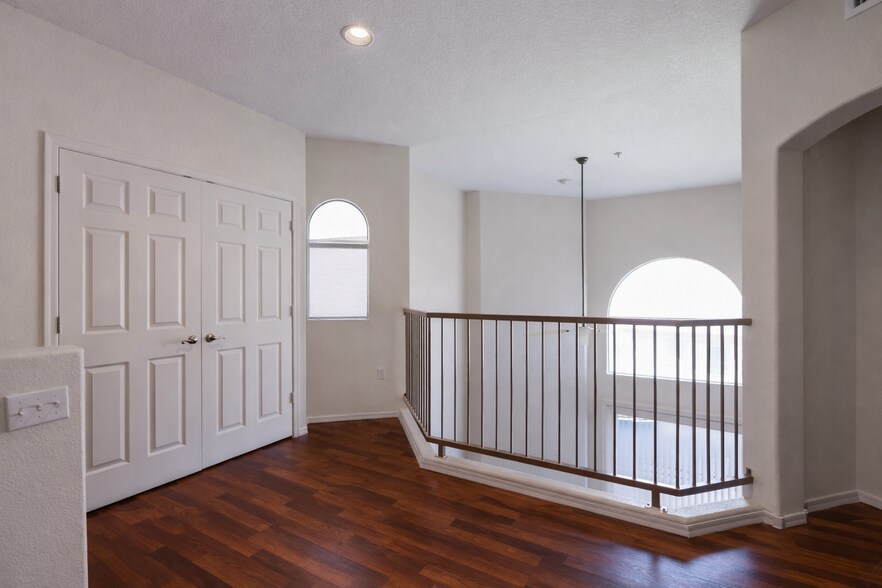 Building Photo - 10410 N Cave Creek Rd