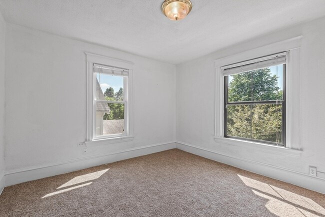 Building Photo - 3301 22nd Ave S