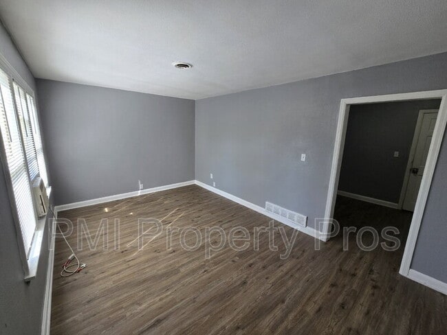 Building Photo - 2478 W Chambers St