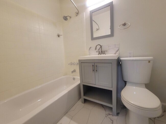 Interior Photo - 3812 Wisconsin St