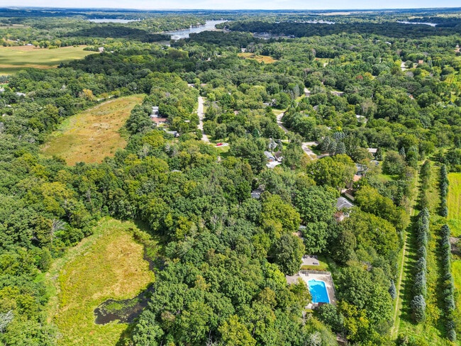 Building Photo - N7439 Mariner Hills Cir