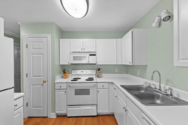 Building Photo - 2803 Sterling Park Dr