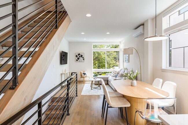 Building Photo - 2114 3rd Ave N