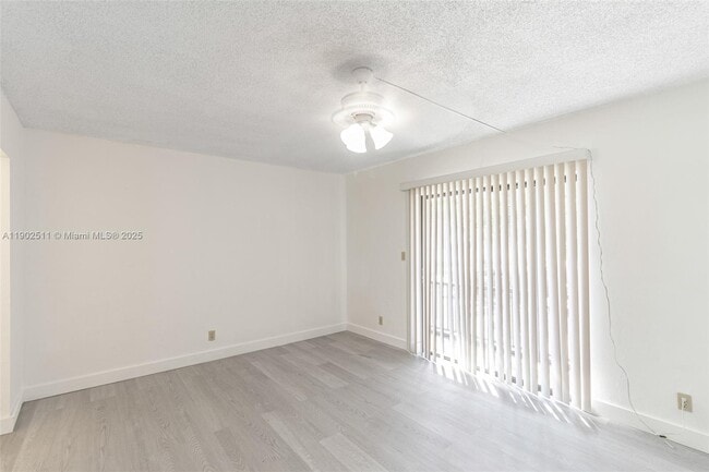 Building Photo - 5209 SW 40th Ave