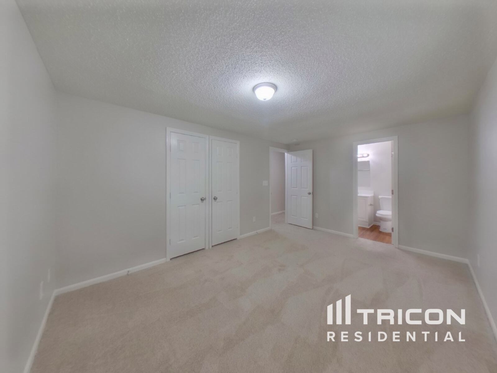 Building Photo - 2305 Valleyview Dr