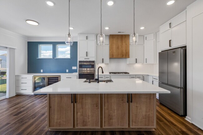 Building Photo - Spacious 5 Bedroom 3 Bath Home in highly sought after Walnut Creek!