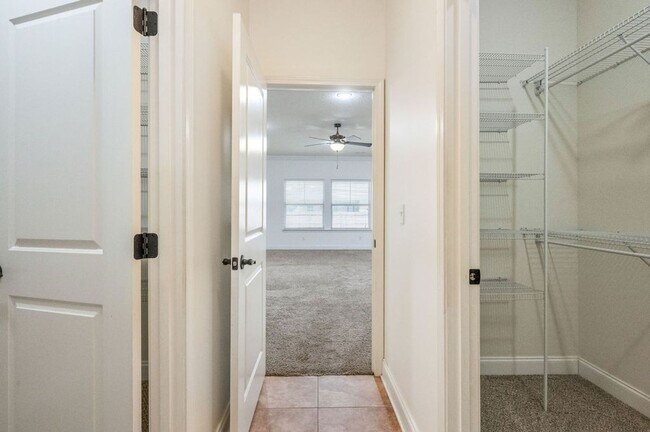 Building Photo - Sprawling 4-BR Niceville Rental with Gourmet Kitchen & 2-Car Garage!