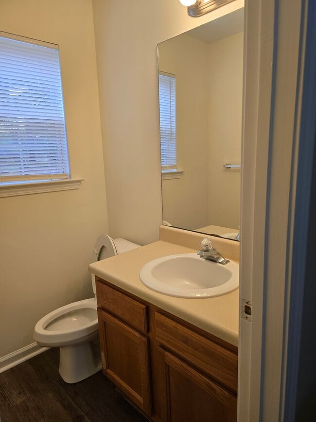 Building Photo - Townhome