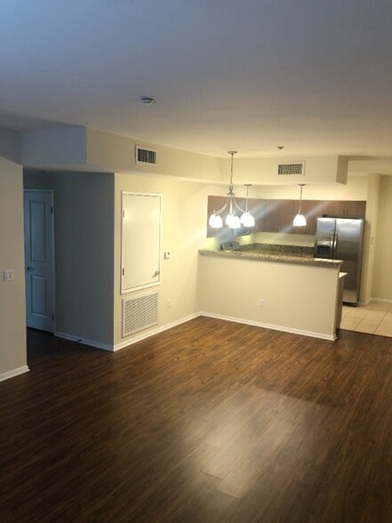 Building Photo - 844 Fedora St