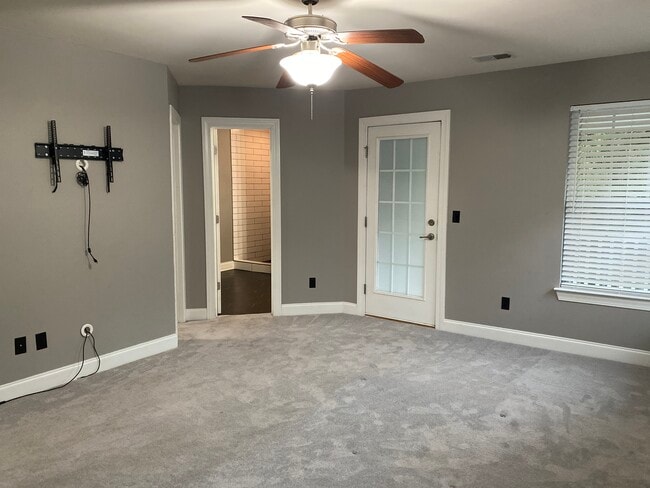 Building Photo - 9035 Parlor Dr