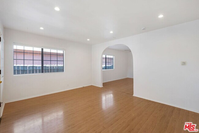 Building Photo - 11882 Ramona Ave