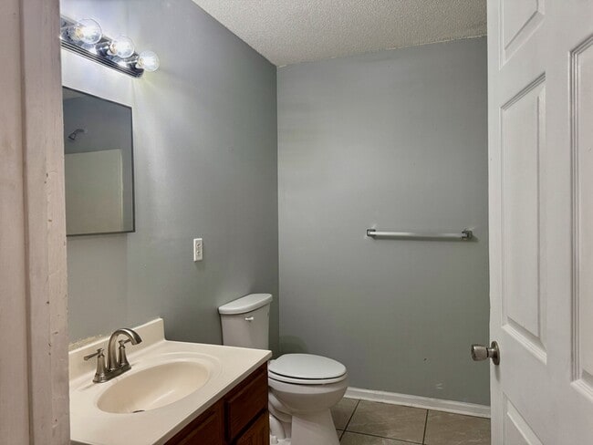 Building Photo - 3104 Sonya Dr NW