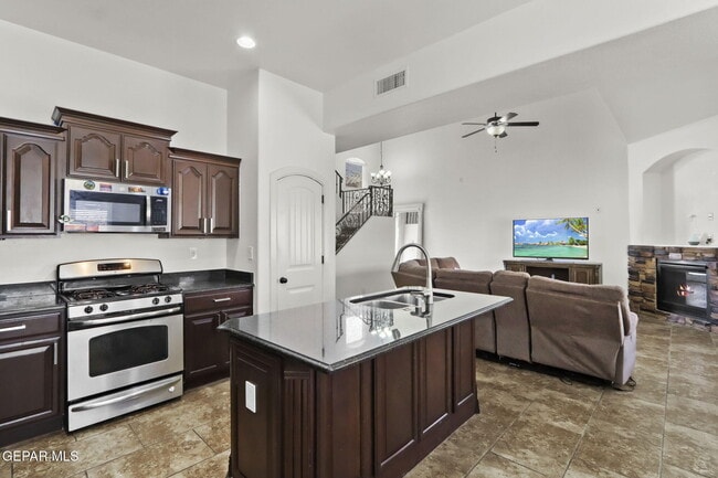 Building Photo - 11621 St Martin Way