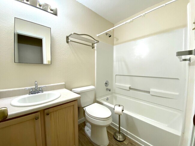 Building Photo - 10038 Silverbrook Pl