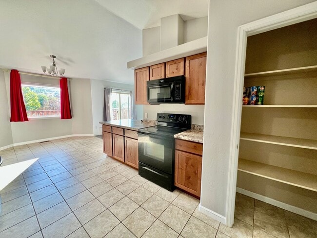 Building Photo - For Rent – 3 Bedroom Home in Silt