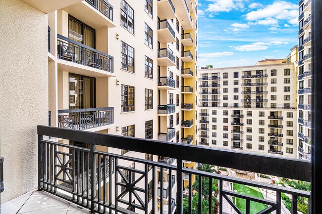 Building Photo - 701 S Olive Ave