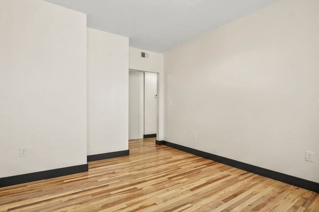 Building Photo - 37 Lyon St