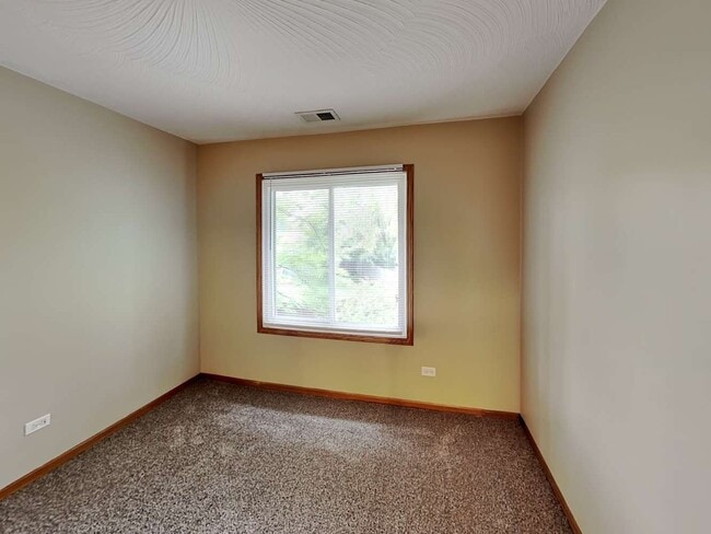 Building Photo - 721 Westshore Dr