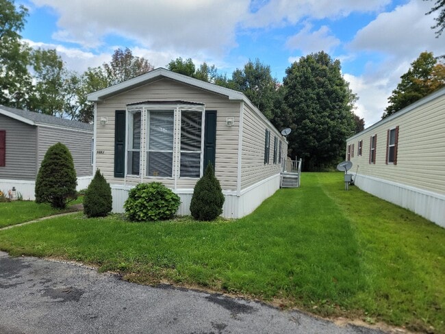 Building Photo - 5687 Lowell Rd