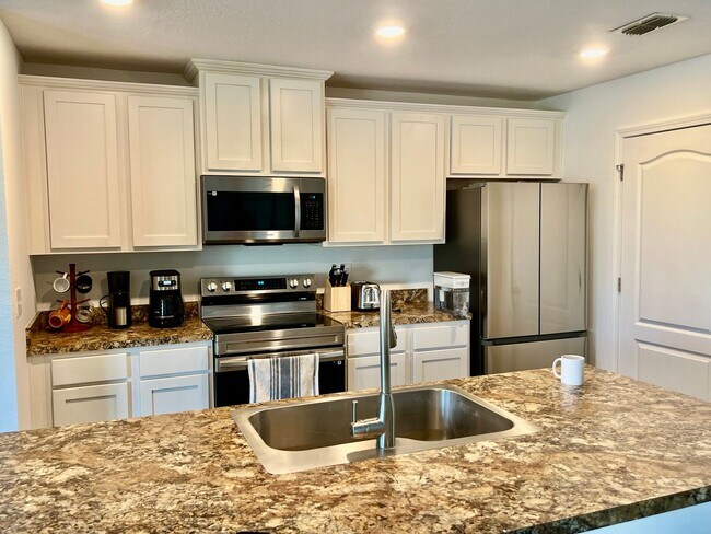 Building Photo - Beautiful 3 Bed, 2 Bath Rental Home – Mode...