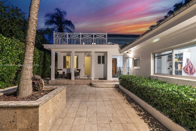 Building Photo - 9200 N Bayshore Dr