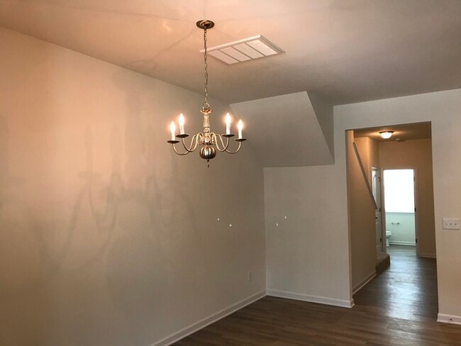 Building Photo - 1704 Shady Oaks Dr
