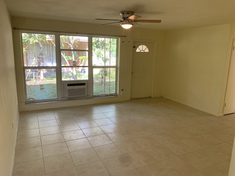 Building Photo - 1705 SW 11th Ct