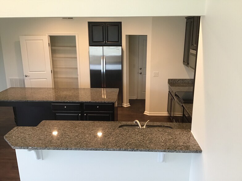 Building Photo - 233 Sandusky Ln