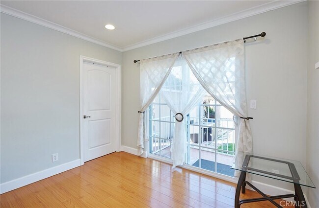 Building Photo - 17827 Burbank Blvd