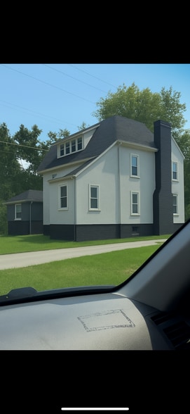 Building Photo - 527 Gooding St