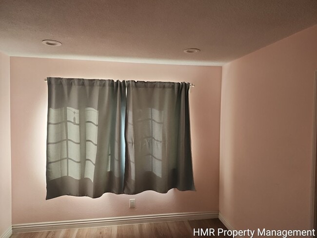 Building Photo - MOVE IN SPECIAL - Charming Single-Story Home